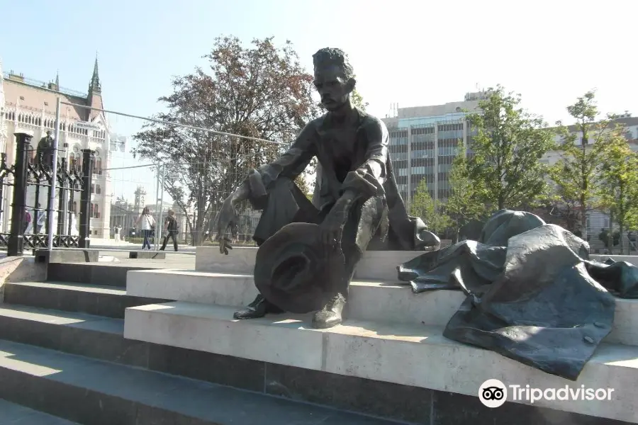 Sitting Statue of Attila József