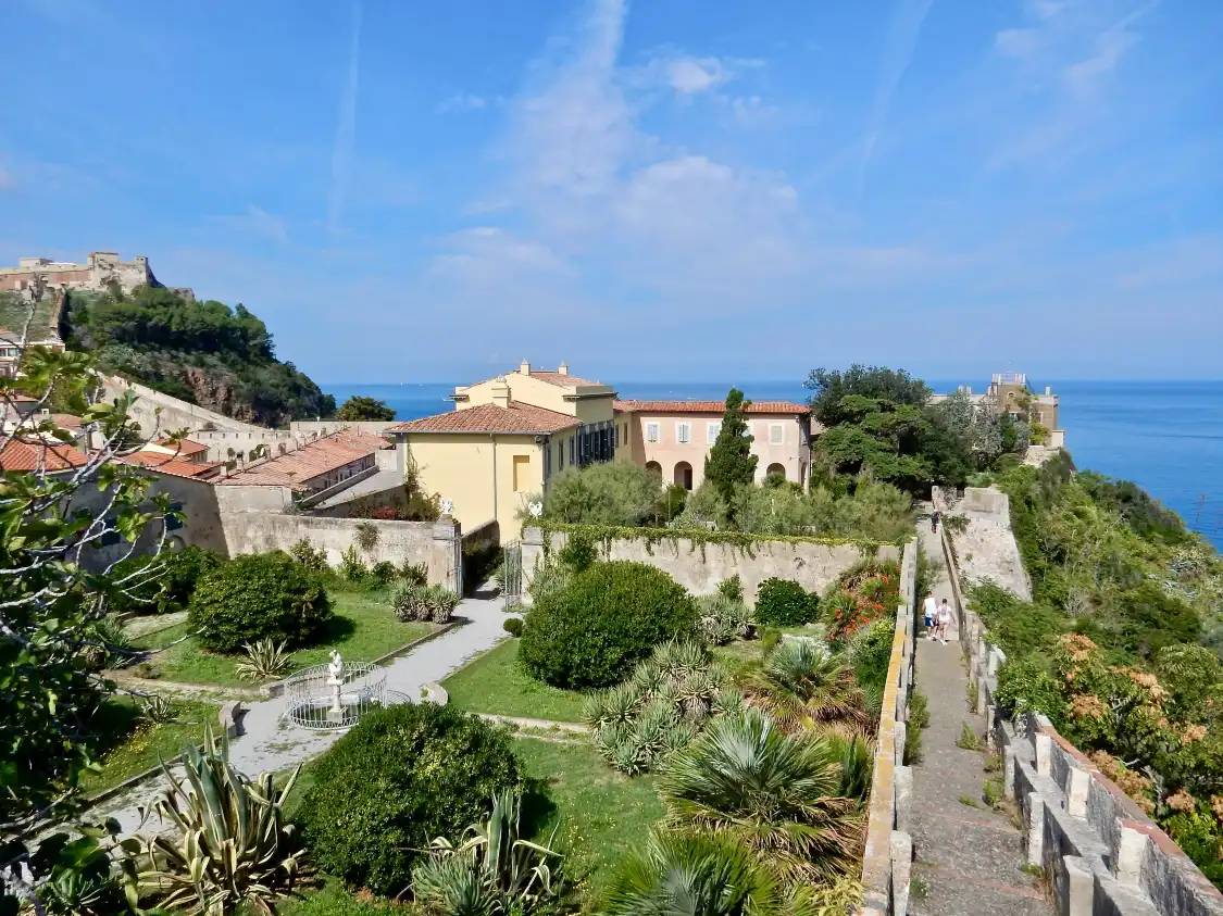 Hotel in zona Palazzina Napoleonica dei Mulini - Portoferraio (li)