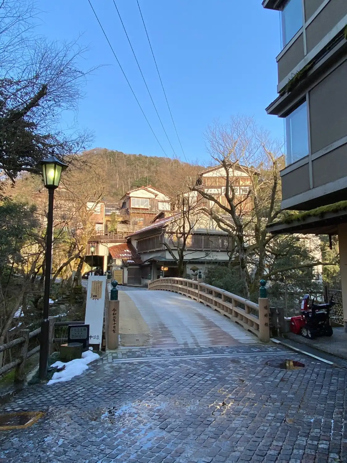 Hotels near Korogi Bridge
