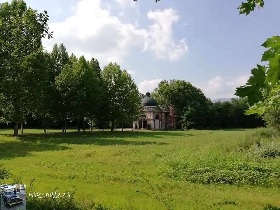 Hotel in zona Santuario della Madonnina del Lago - Azzate (va)