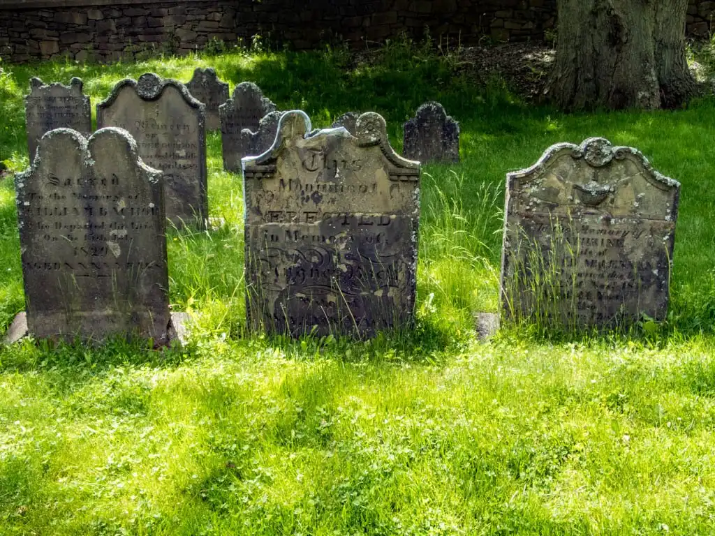 Hotels near The Old Burying Ground
