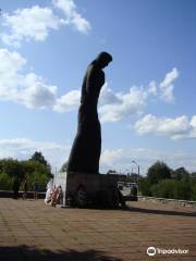 Statue of Mourn Mother