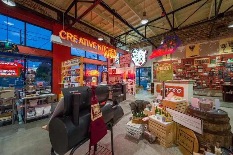 Hotel dekat Southern Food and Beverage Museum