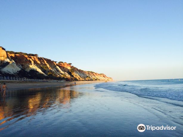 Praia do Barranco das Belharucas