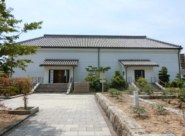 Các khách sạn gần Nagoya City Hosa Bunko
