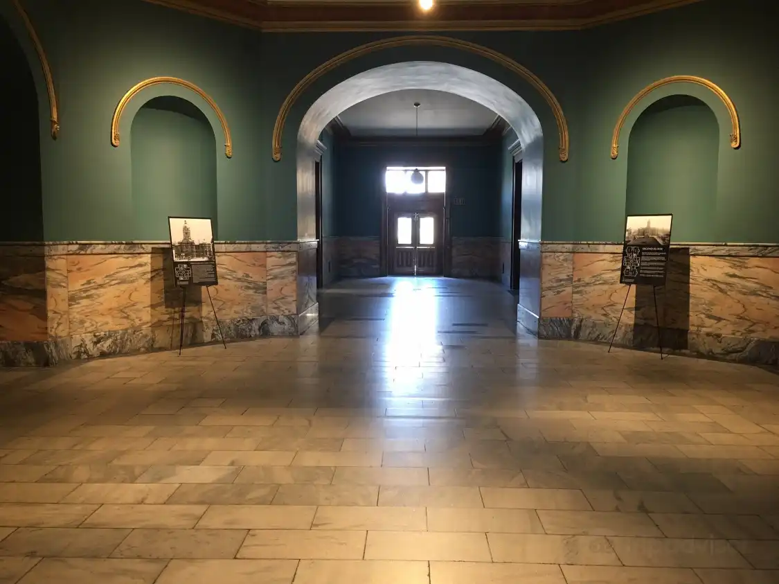 Hotels near Old Vanderburgh County Courthouse