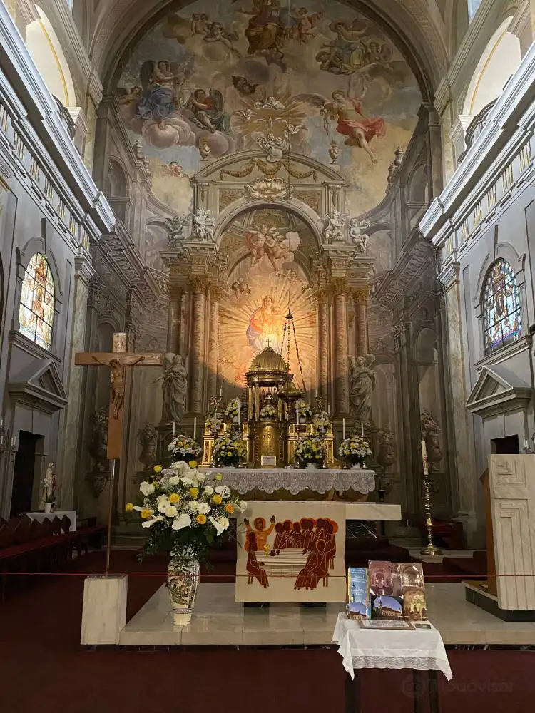 Các khách sạn gần Biserica Romano Catolica