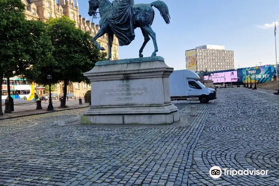 Queen Victoria - Equestrian Statue