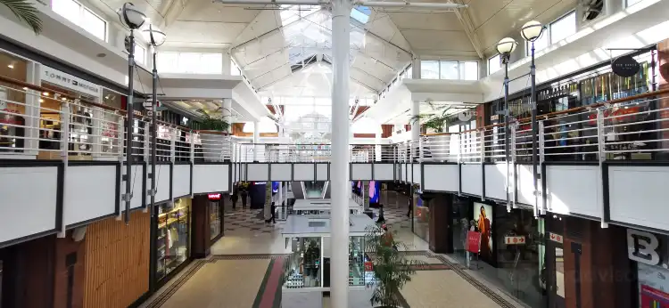 Các khách sạn gần Victoria Wharf Centre