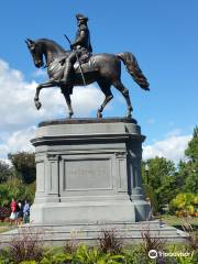 Статуя Джорджу Вашингтону