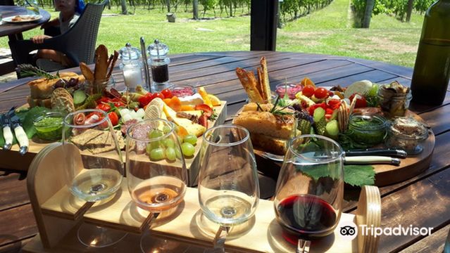 Omata Estate Vineyard & Kitchen