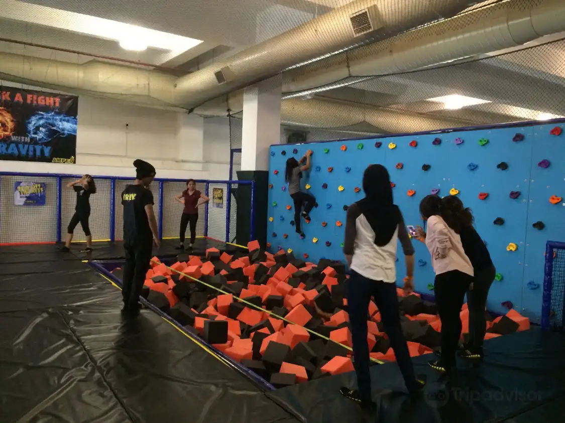 Hotel in zona Amped Trampoline Park