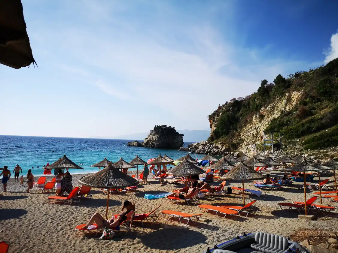 Hotels near Plazhi i Pasqyrave