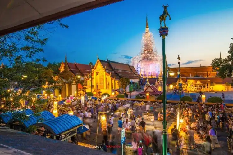 Hotels near Wat Bua