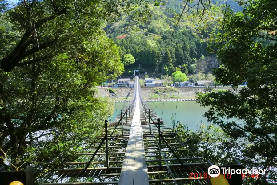 Swinging Shiogo Bridge