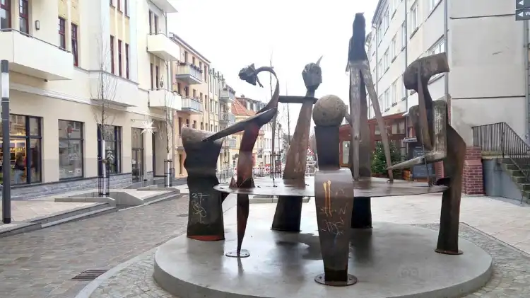 Hotels near Skulptur 'Runder Tisch'