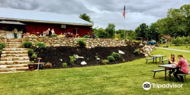 Christopher Jacobs Winery at Pennings Vineyards （Seasonally Open May-Oct）