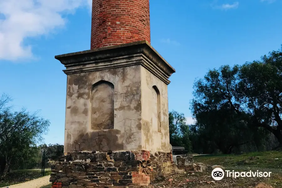 Beehive Mine Chimney and Mine Ruins