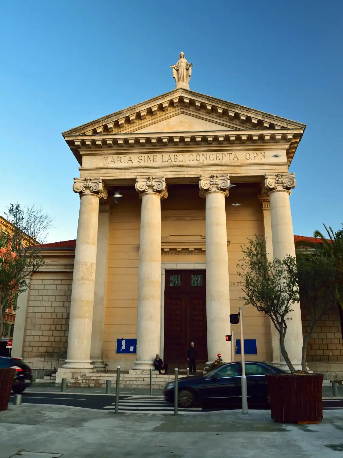 Hotels near Place Ile-de-Beaute
