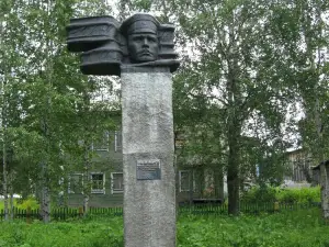 Памятник В.Ф. Батманову