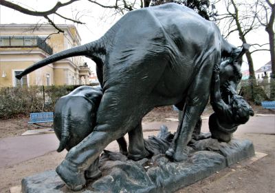 Statue Eléphant Attaqué par un Tigre