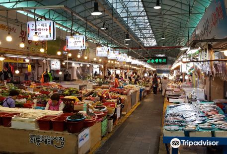 Jwa-dong Traditional Market Entrance