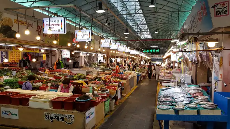 Hotels near Jwa-dong Traditional Market Entrance