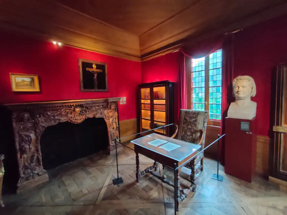 Hotels near Maison de Balzac