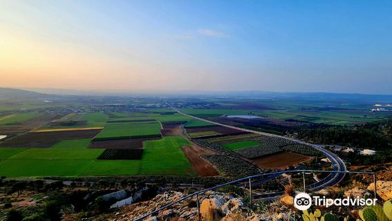 Mt. of Precipice Lookout Point
