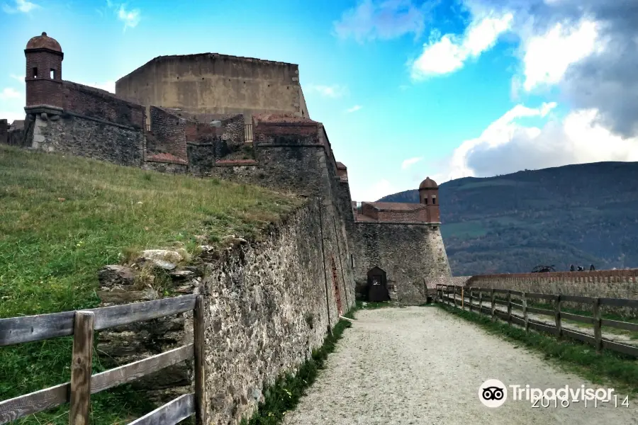 Fort Lagarde capell any