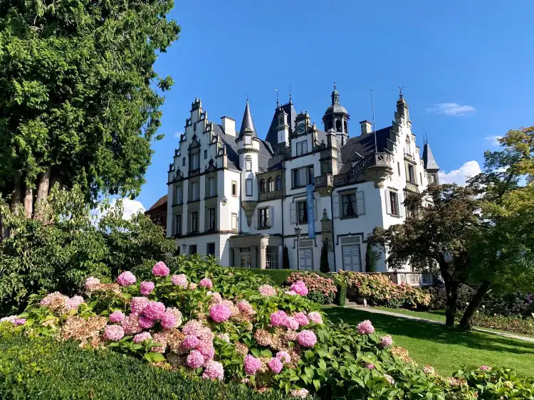 Hotels in Meggen