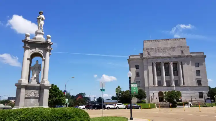 Hotels near State Line Post Office and Federal Building