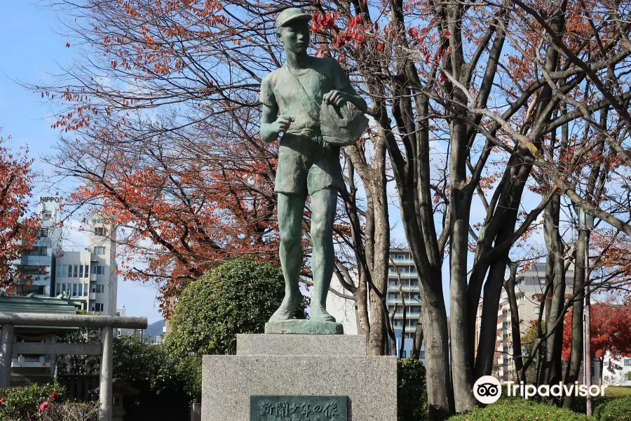 Newspaper boy statue