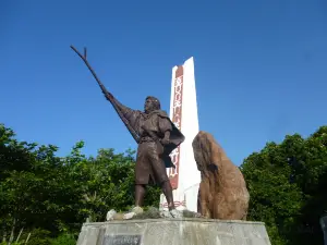 Hero Shakushain Statue