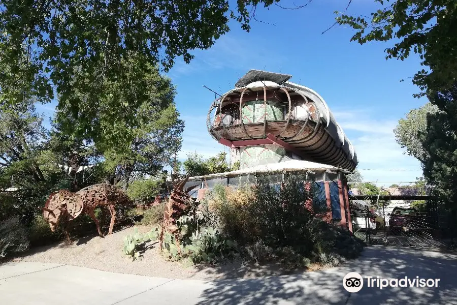 Spaceship Ufo House