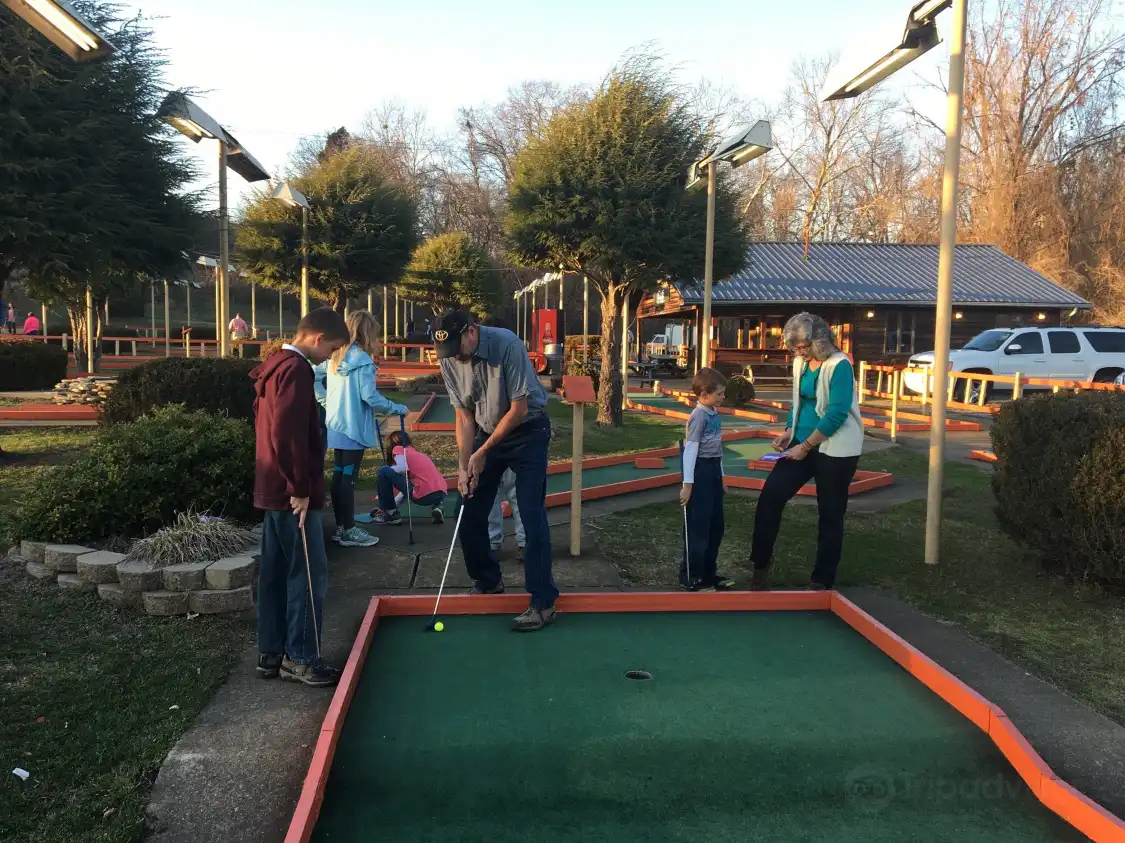 Отели рядом с достопримечательностью «Putt-Putt Fun Center»