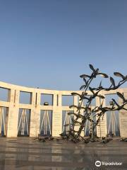 Памятник жертвам авиакатастрофы самолета "Боинг-737"