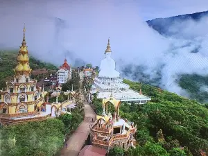 Wat Phra That Pha Sorn Kaew