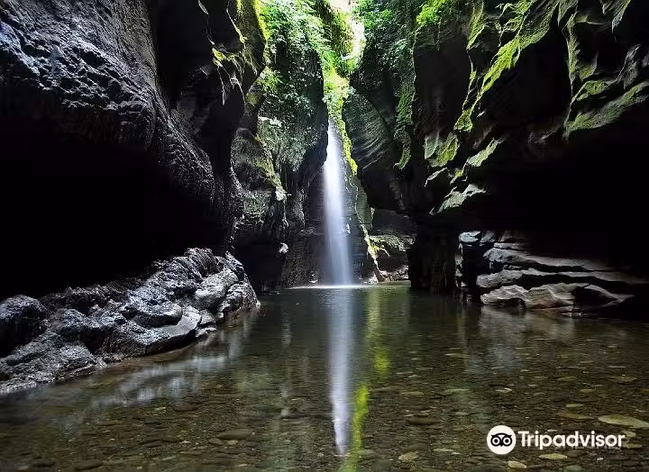 ${{cityDName}} to Espiritu Santo Flights