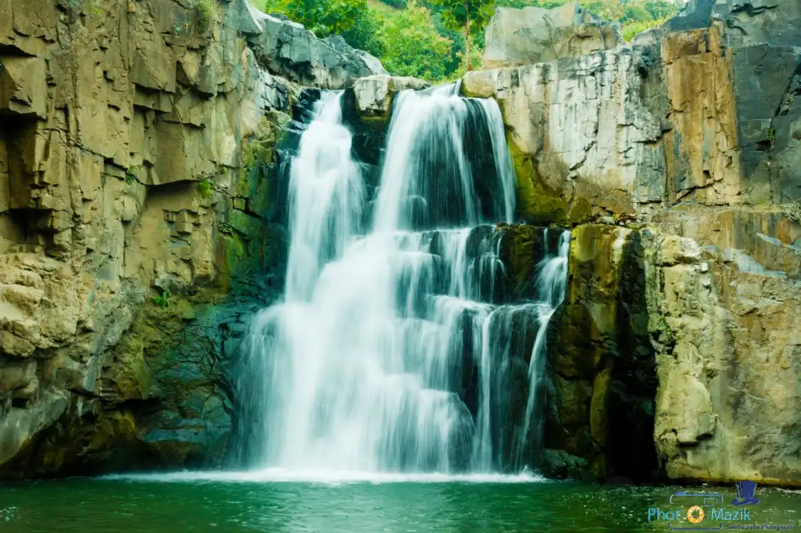 Hotels near Zarwani Waterfall