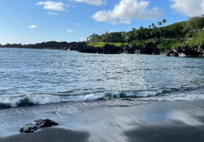 Honokalani Black Sand Beach