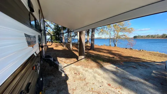 Lake Hartwell dam