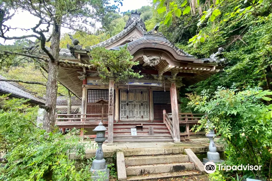 Nyoirinji Temple