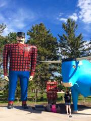 Paul Bunyan & Babe the Blue Ox Statues