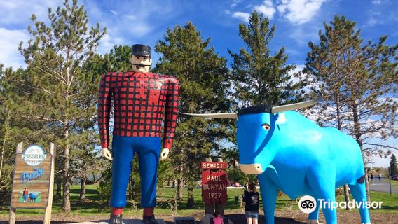 Paul Bunyan & Babe the Blue Ox Statues