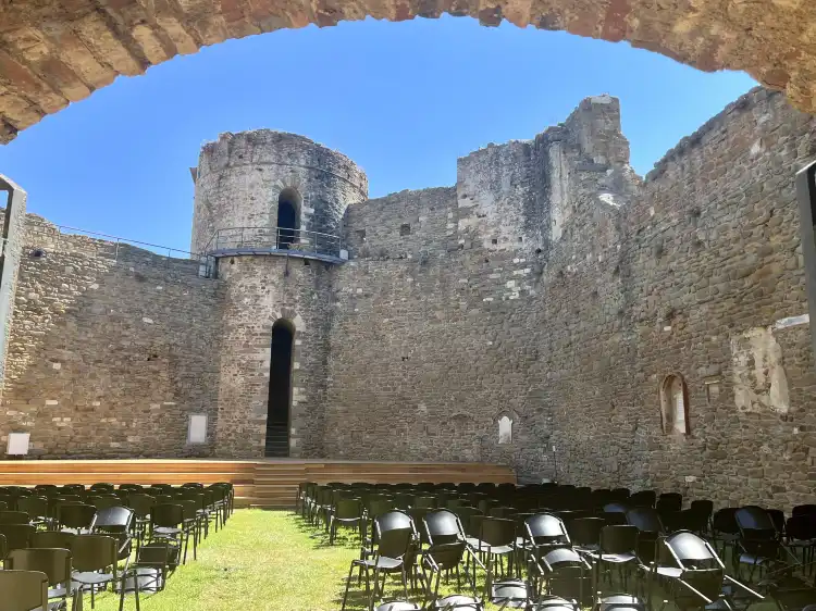 Hotels near Rocca Pisana