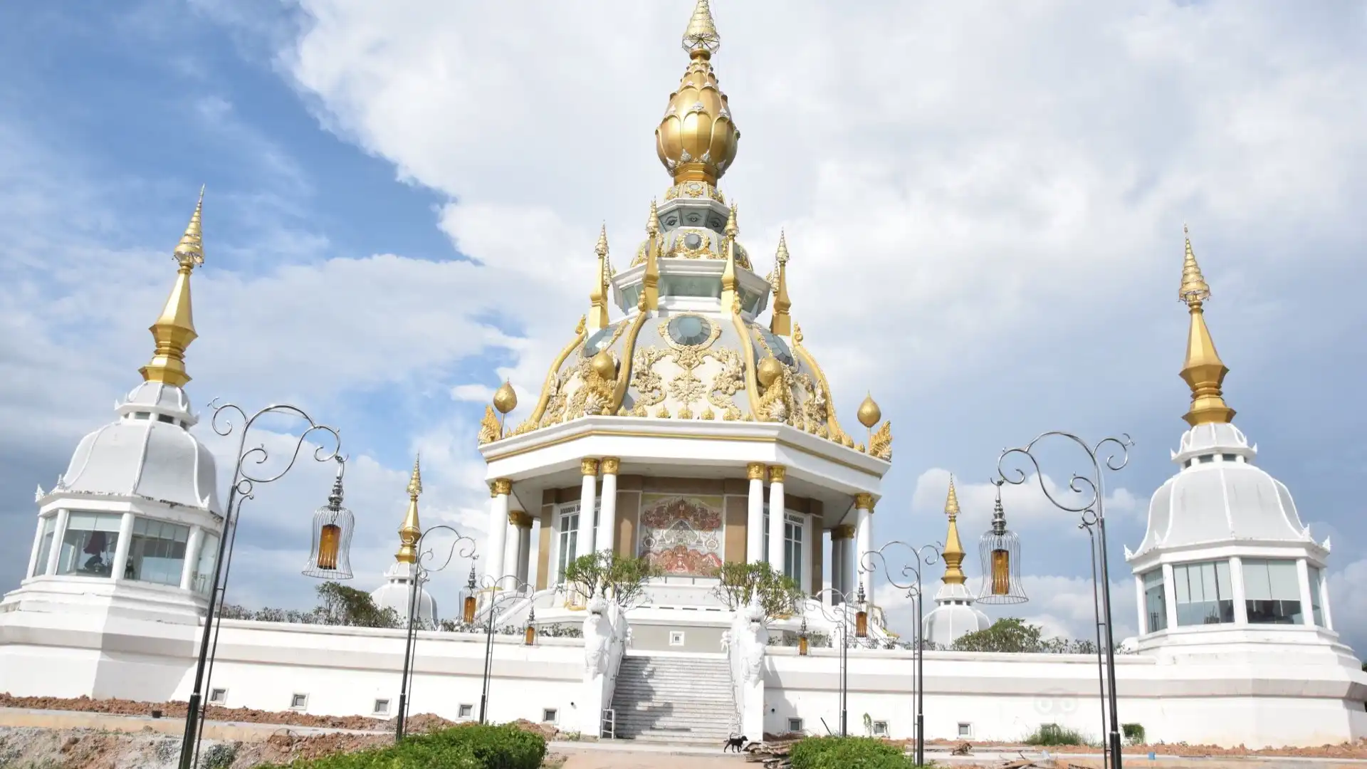 Hotels near Wat Thung Setthi