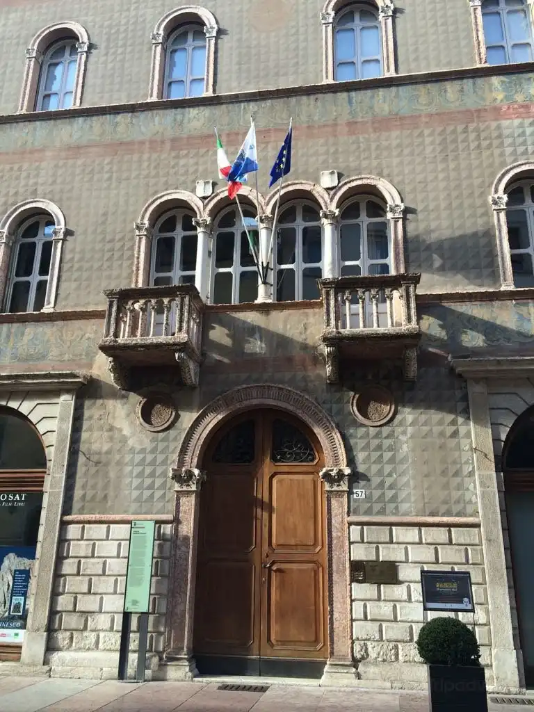 Hotel in zona Palazzo Saracini Cresseri