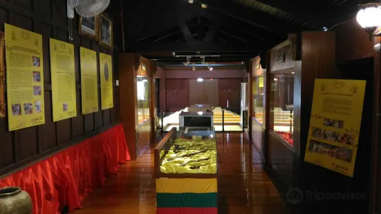 Muzium Rembau (Replika Istana Raja Melewar)