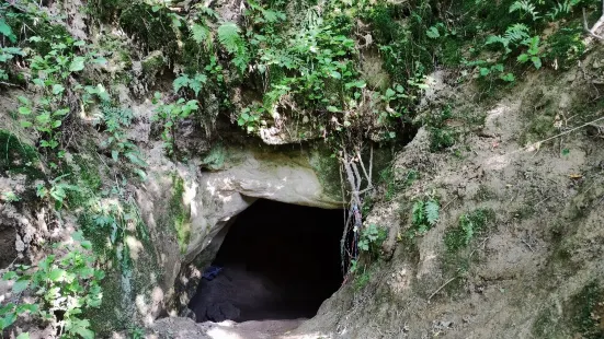 Tanechkina cave